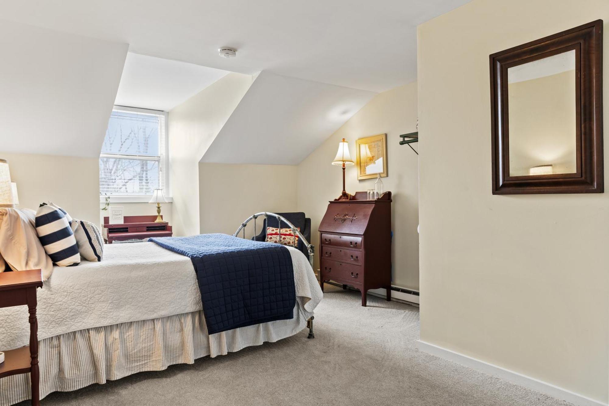 The Captain Stannard Westbrook Room photo